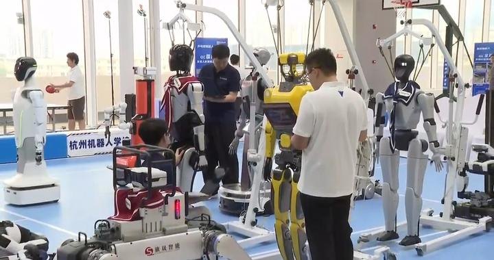 从“背答案”到“会解题”,国内首个机器人学校开学了